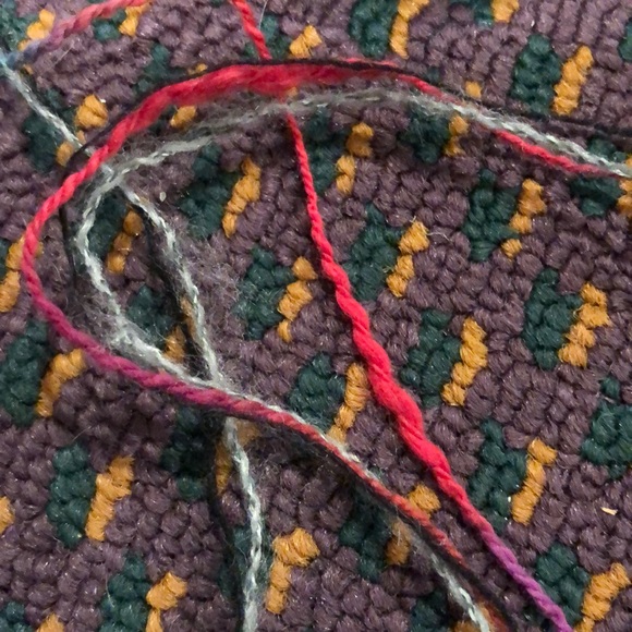 4. skeins 3. ply multi tone variegated yarn - Picture 8 of 13